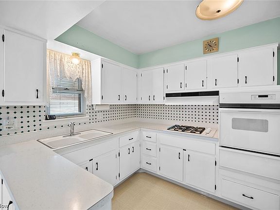 4th image of 5838 Sweet Birch Dr