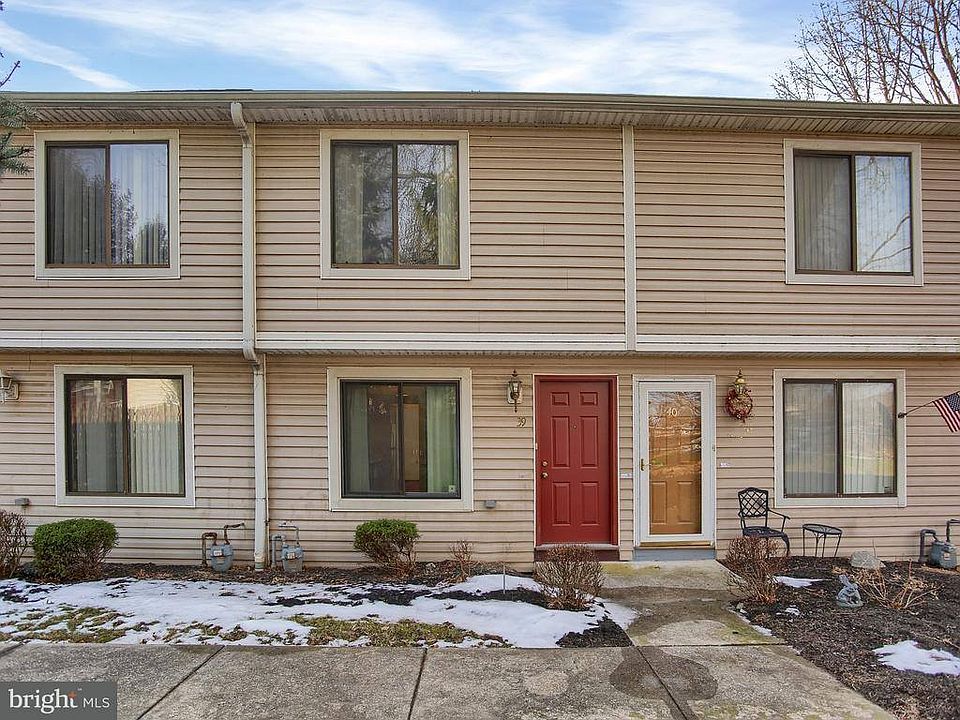 1st image of 39 Bigelow Dr