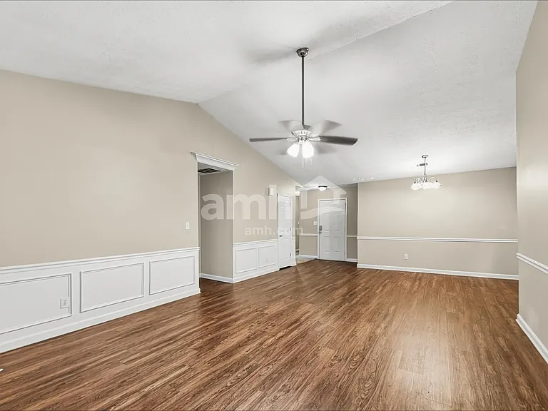 451 Bellingham Dr — Photo 7