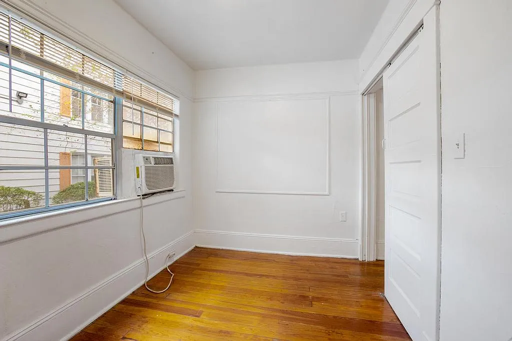1 bed, 450 sqft, $1,196 — Photo 3