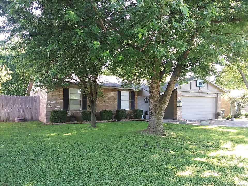 1st image of 550 E 138th Pl