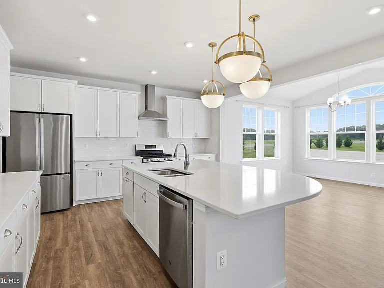 10302 Spotswood Dr — Photo 12
