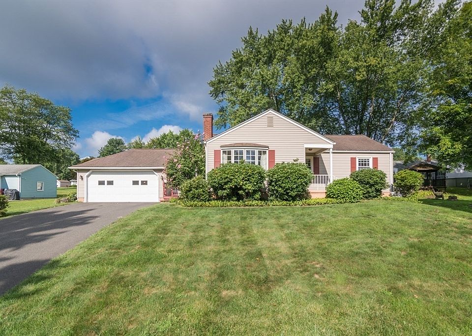 1st image of 98 Circle Dr