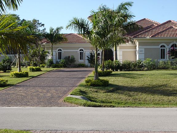 4th image of 451 SW Squire Johns Ln