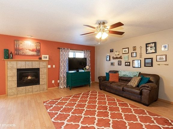 5th image of 228 Pedersen St