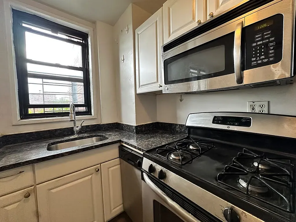 483 Ocean Parkway — Photo 3