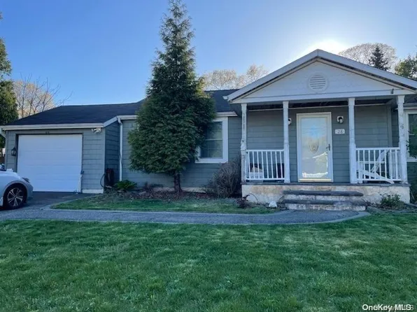 28 Bay Avenue, Ronkonkoma, NY 11779