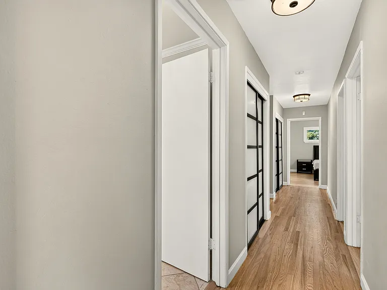 10420 Greenview Dr — Photo 50