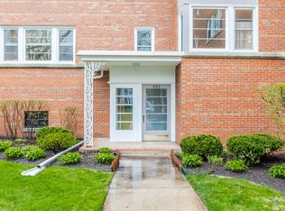 402 Laurel Ave APT 2W, Wilmette, IL