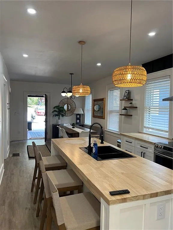 3 bed, 2.0 bath, 1332 sqft, $2,500 — Photo 4