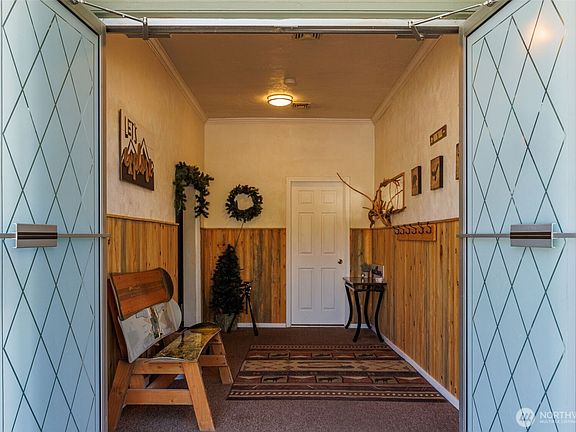 4th image of 9029 Icicle RD