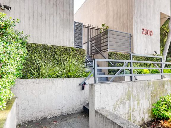 2nd image of 2500 Abbot Kinney Blvd APT 14