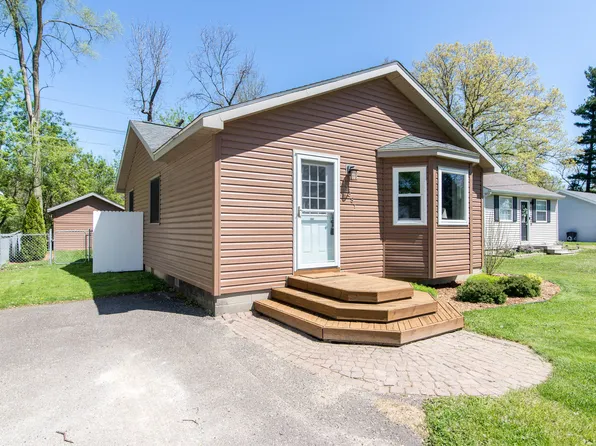 11381 Norway Dr, Hartland, MI 48353