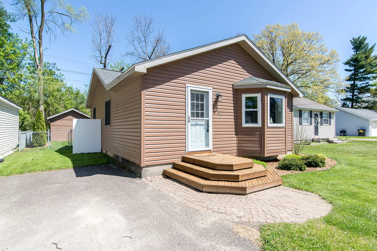 11381 Norway Dr photo 1