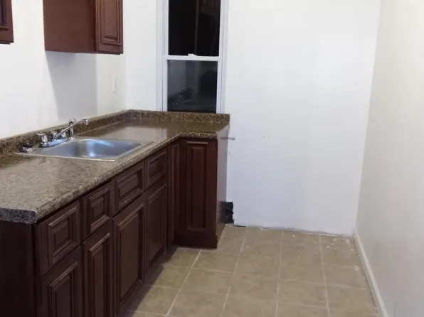 128 Charles St, Mount Oliver, PA 15210