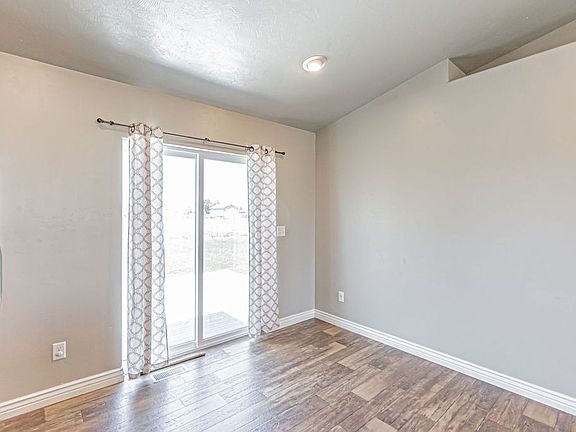 5th image of 3077 Sagebrush St