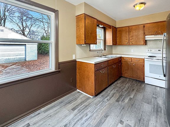 5th image of 1039 Kentwood Dr NE