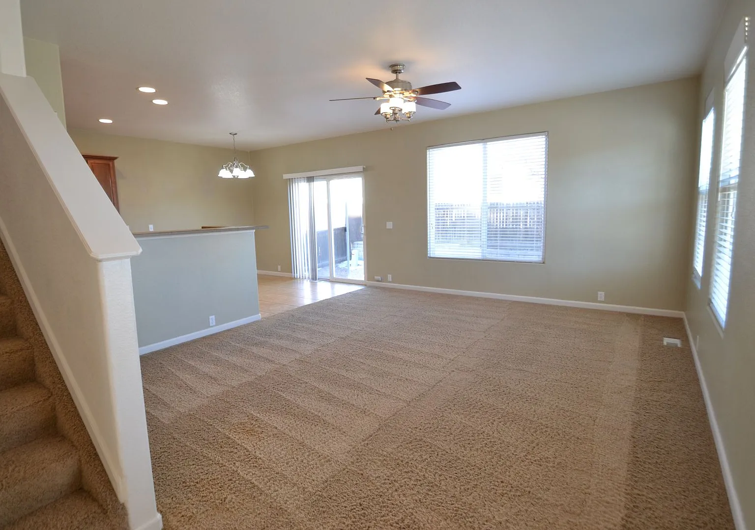 3 Bed 2.5 Bath in Woodmen Hills w/AC Priced to Rent!! — Photo 2