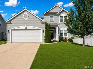 225 Thorn Brook Dr, O'Fallon, MO 63366