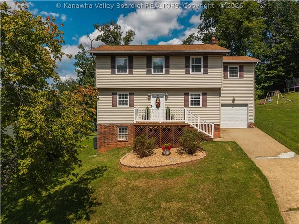 4007 Seymour Ln, Cross Lanes, WV 25313