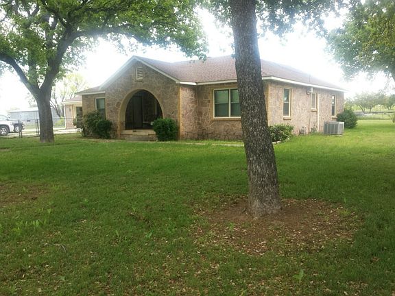 Front view of the home 2000 sq. feet of nice living space