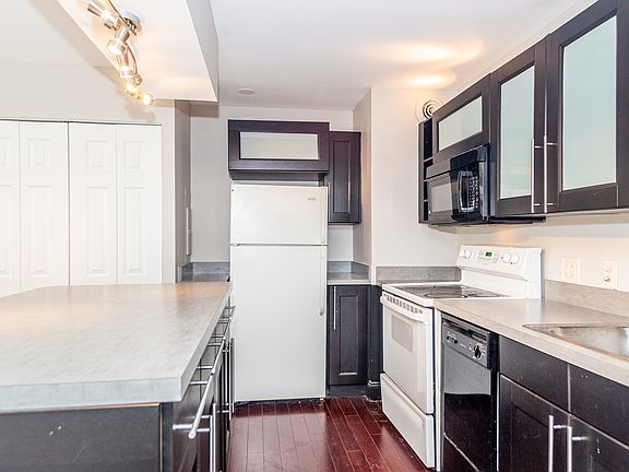 3rd image of 345 W Fullerton Pkwy APT 405