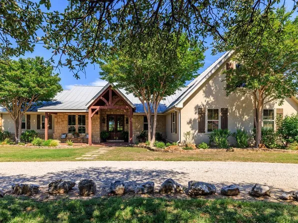 372 E Distant View Dr, Fredericksburg, TX 78624