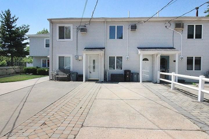 1st image of 8 Dumont Ave