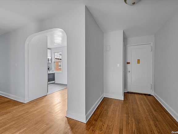 2nd image of 19 Schenck Ave APT 3D