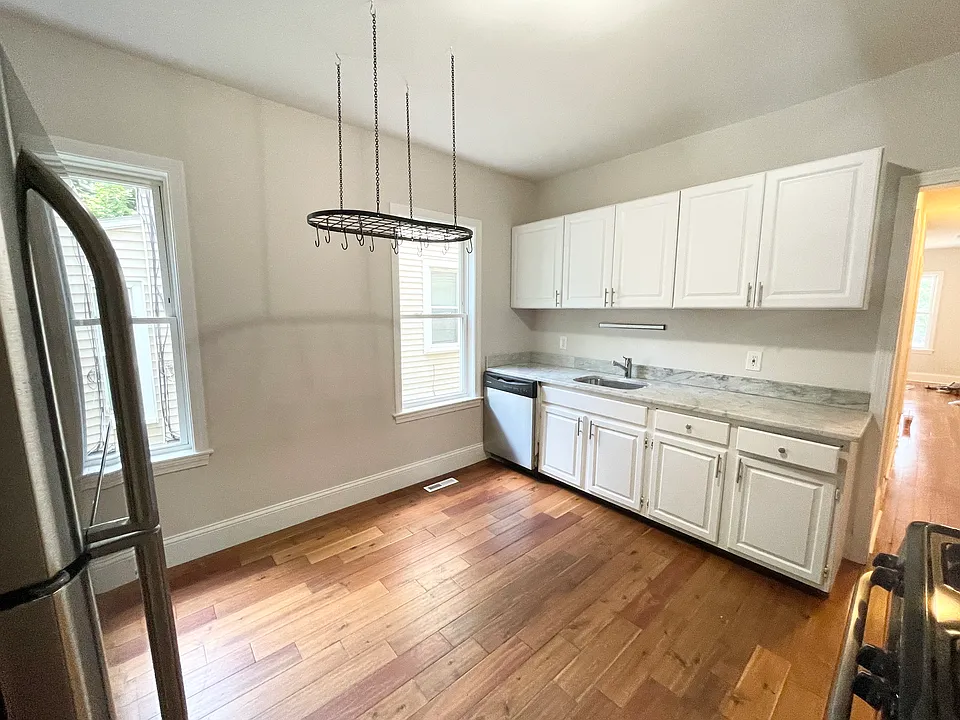 26 Taft St #3L