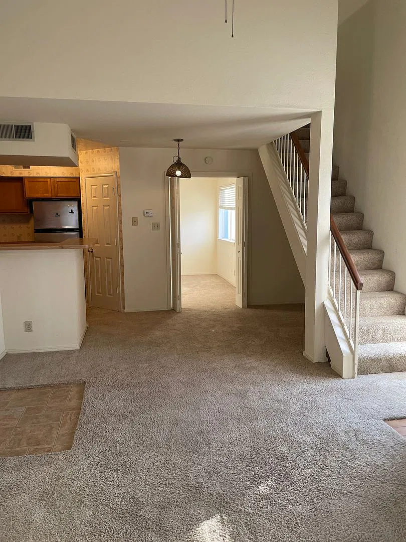 2 bedroom 2 full bath loft condo, washer and dryer included — Photo 3