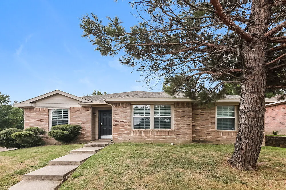 3 bed, 2.0 bath, 1778 sqft, $2,170 — Photo 1