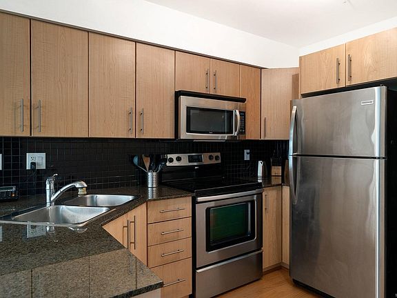 5th image of 1405 Esquimalt Rd #204