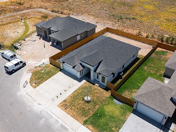 3rd image of 4205 Zinnia Ave
