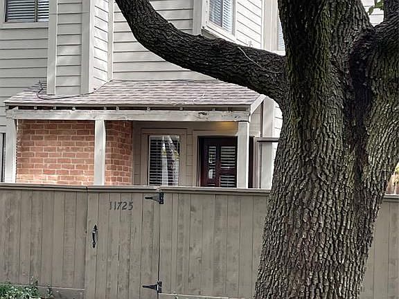 2nd image of 11725 Lakeside Place Dr