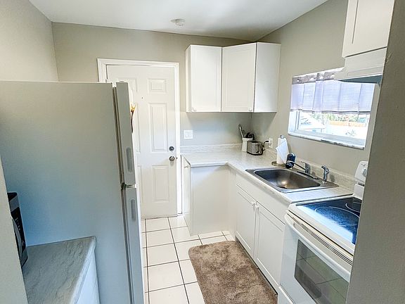5th image of 1605 23rd Ave N #B
