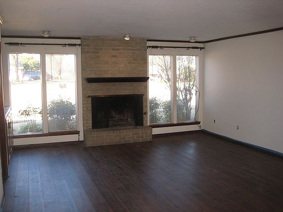 3rd image of 3012 Rosewood Ln