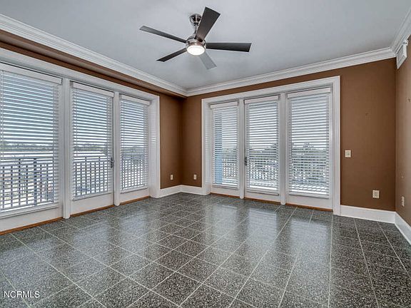 3rd image of 4425 Arendell St Unit 409