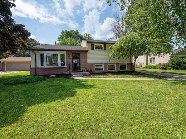 20452 Dubois St, Clinton Township, MI 48035