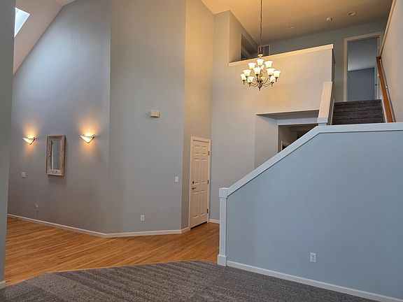 5th image of 7924 Yosemite Pl SE
