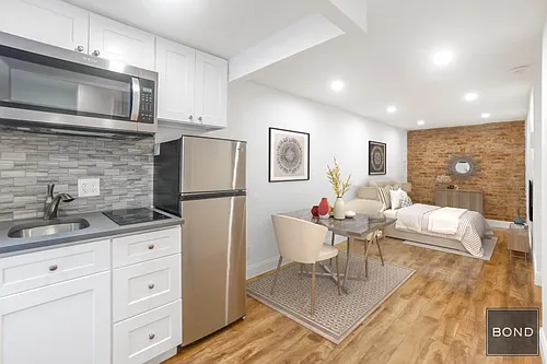 149 1st Ave #3R Photo 1