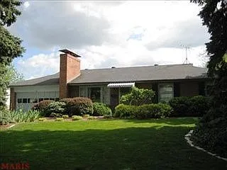 16 Sandringham Ln photo 1
