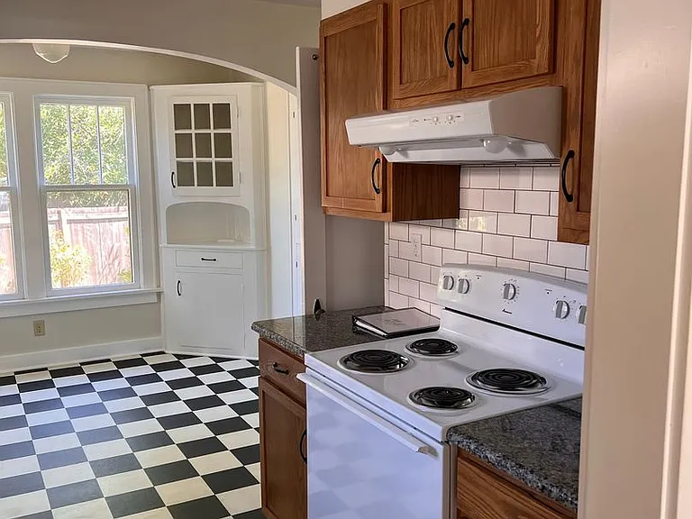 1455 NW Harrison Blvd — Photo 10