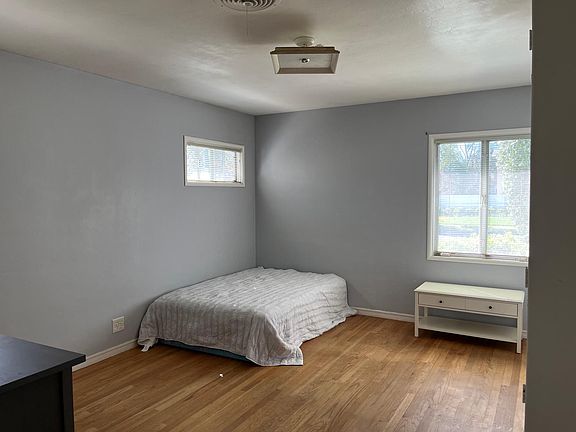 3rd image of 901 Beamer St #901