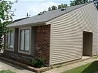 3377 Royal Wood Rd, Lexington, KY 40515