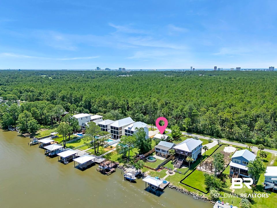 1st image of 810 W Canal Dr