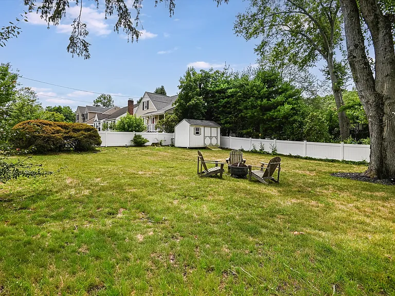 669 Doremus Ave — Photo 28