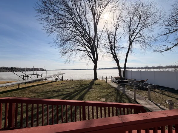 3877 Shoreline Dr, Wayzata, MN 55391