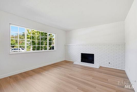 4th image of 208 Essex Way