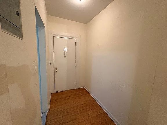 3rd image of 560 Isham St APT 4G